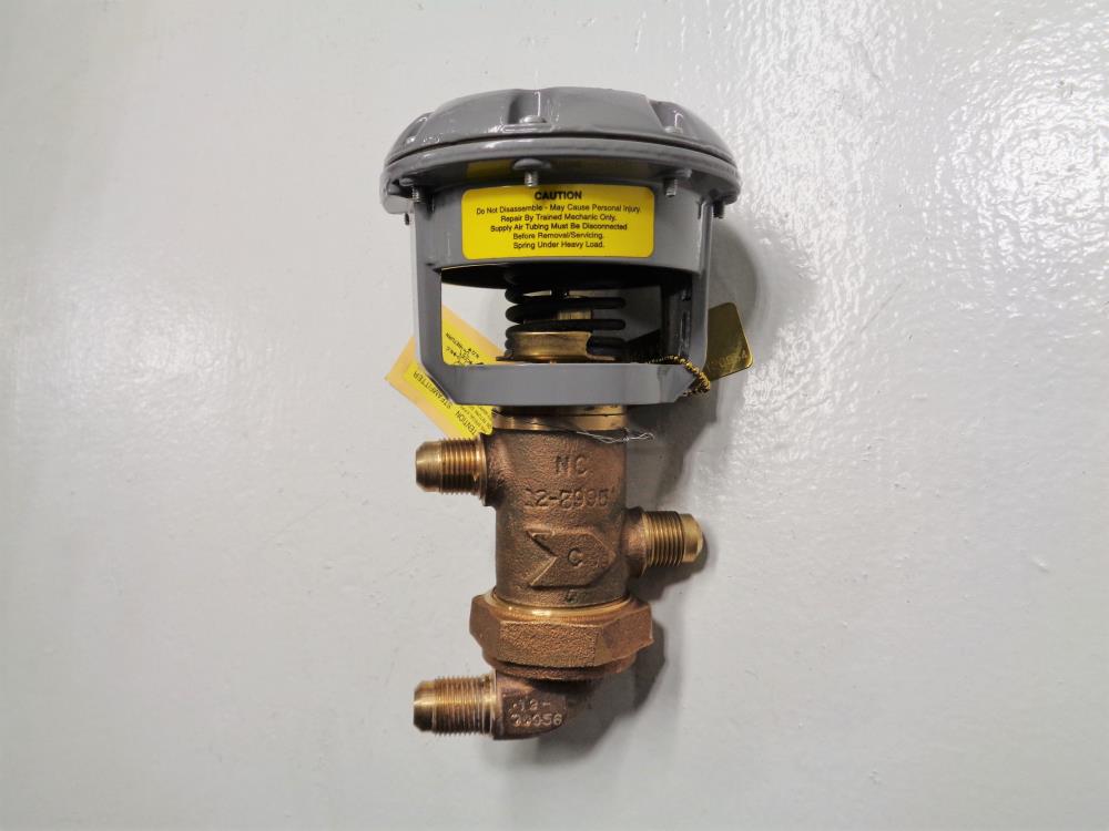 Johnson Controls 1/2" NPT 3Way Control Valve V44401008 w/ Actuator V